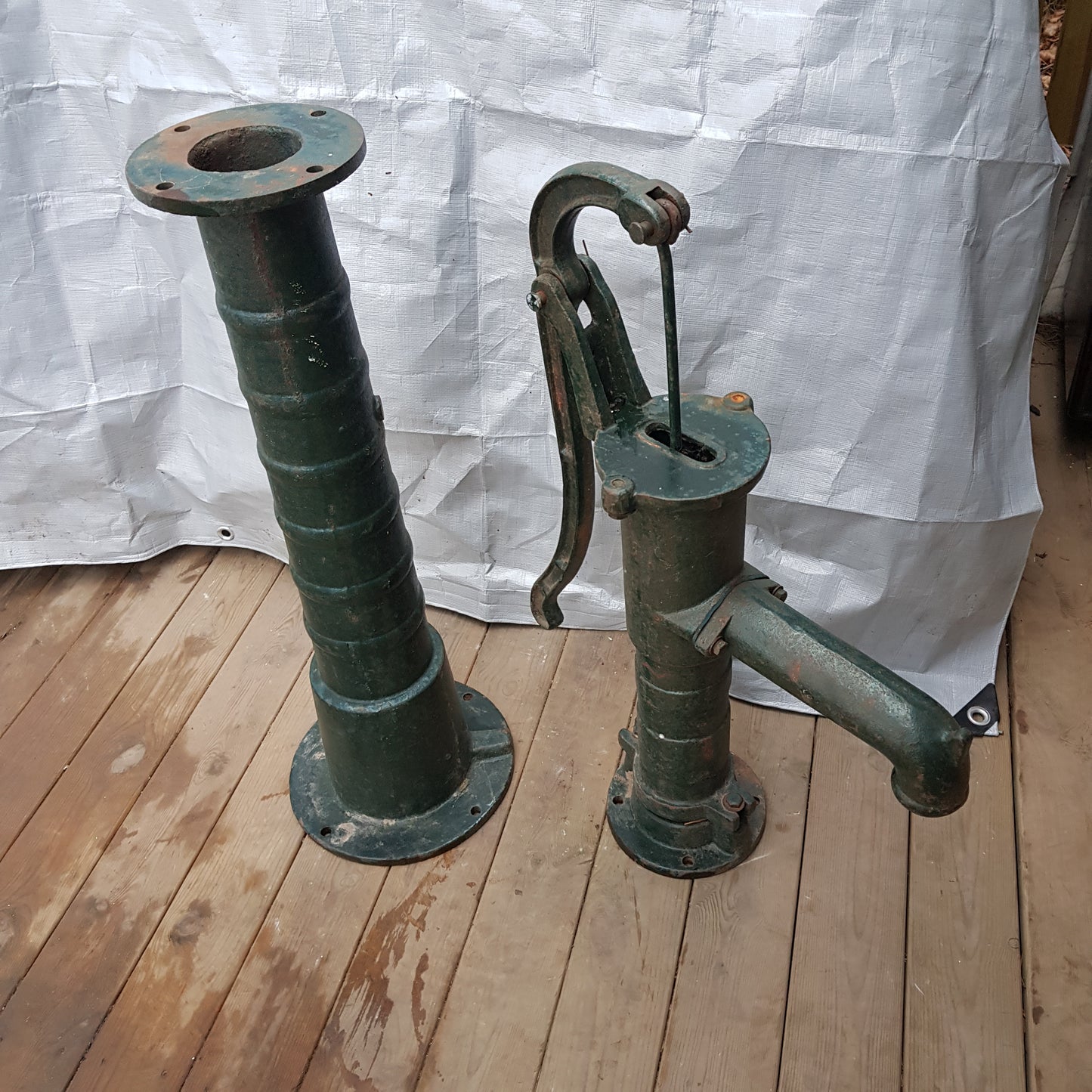 ARTIKELNUMMER 335 Fin vattenpump med mått 135 cm i höjd. Pris: 1200kr 
