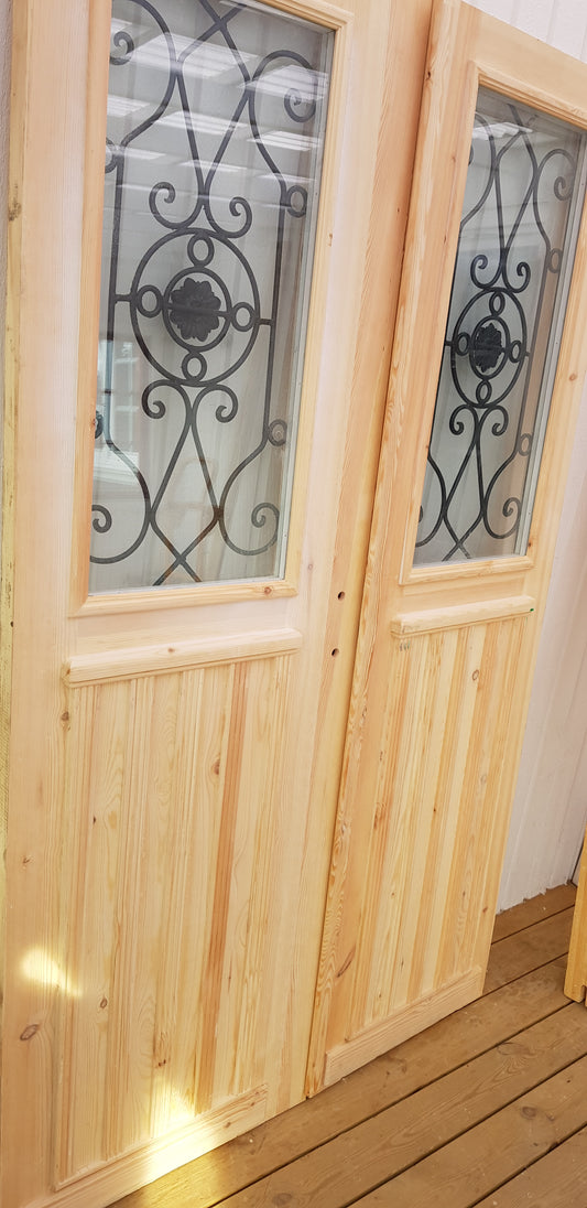 Art 33W Ny pardörr i gammal stil med dubbelt glas inklusive karm B130 cm H210 cm BR 110 cm pris: 19000 kr