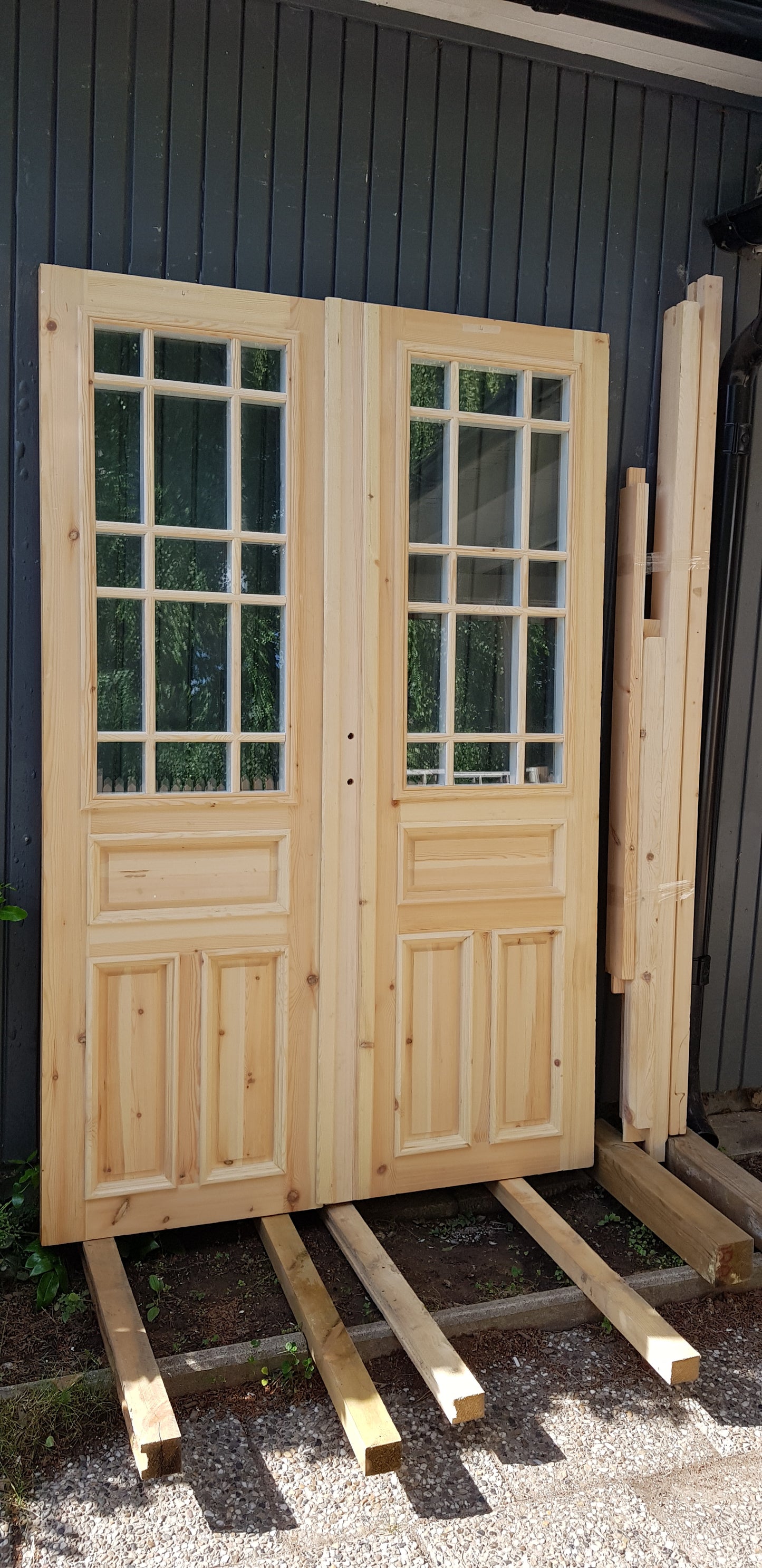 Art 33N Ny pardörr i gammal stil med dubbelt glas inklusive karm B140 cm H210 cm pris: 17000 kr