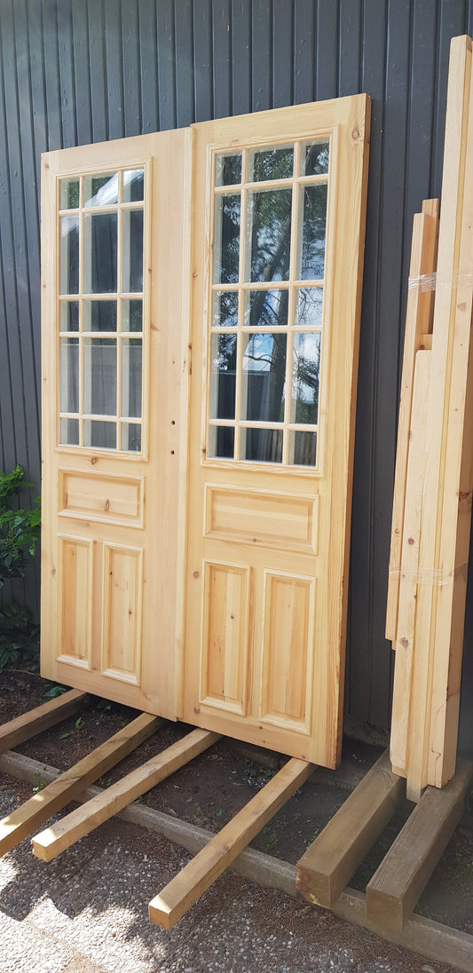 Art 33N Ny pardörr i gammal stil med dubbelt glas inklusive karm B140 cm H210 cm pris: 17000 kr