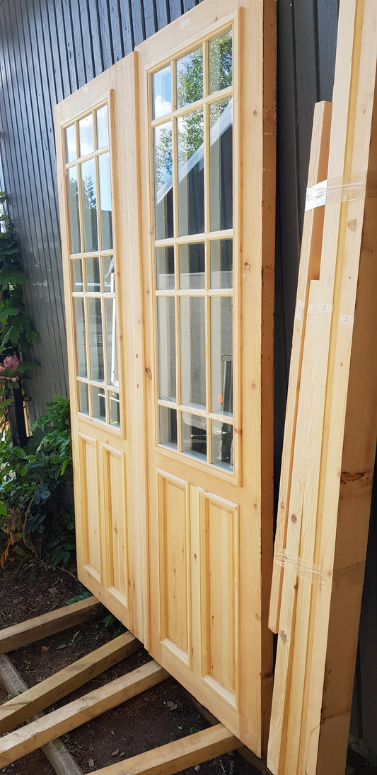 Art 33P Ny pardörr i gammal stil med dubbelt glas inklusive karm B140 cm H210 cm pris: 17000 kr