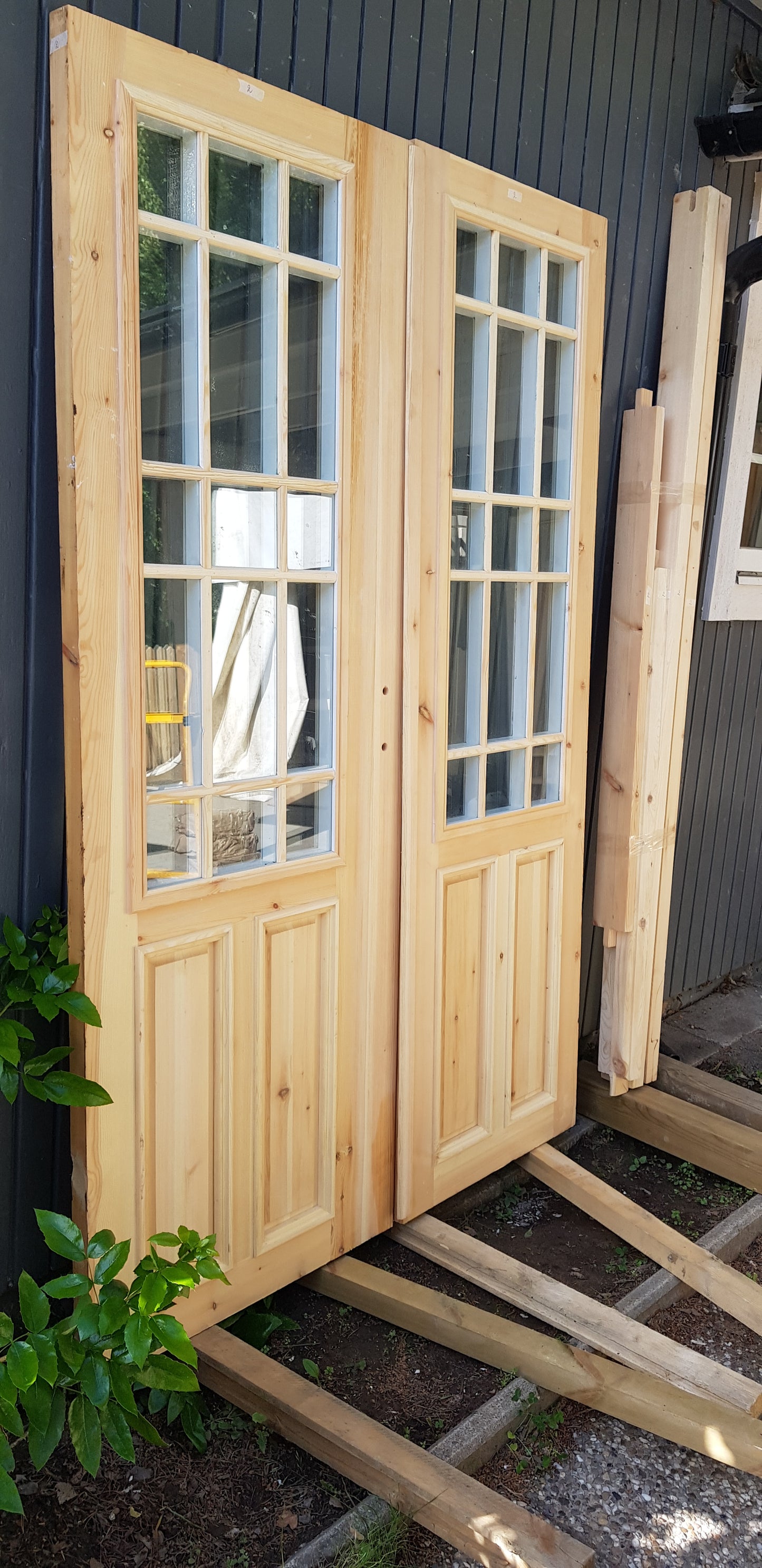 Art 33P Ny pardörr i gammal stil med dubbelt glas inklusive karm B140 cm H210 cm pris: 17000 kr