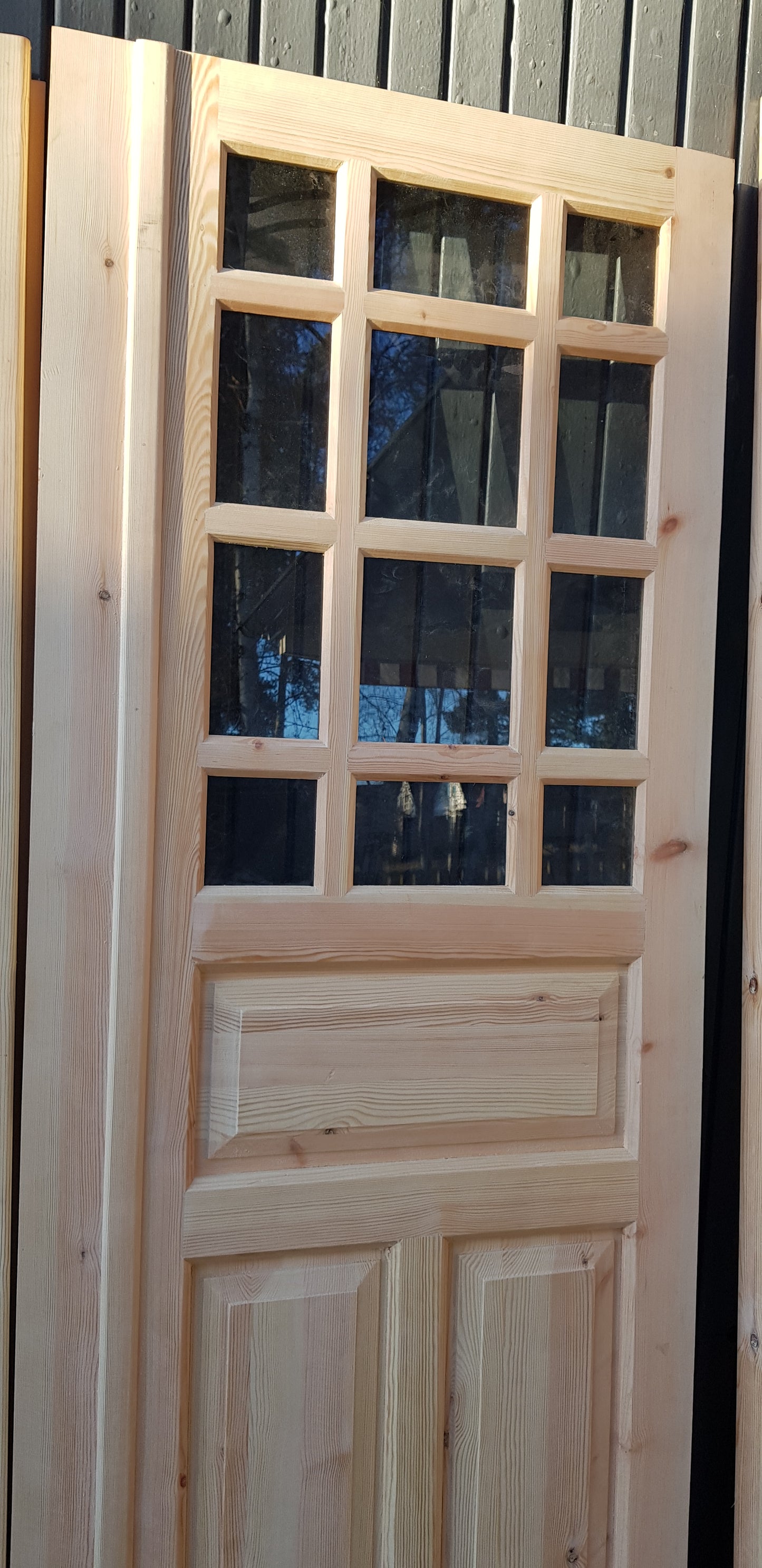 ART 321 (07) Nytillverkad pardörr i gammal stil Mått B160 x H210 cm Öppnas utåt Handtag på höger sida Dubbel glas Pris 15000 kr Tillkommer 1000 kr för gångjärn och låskista