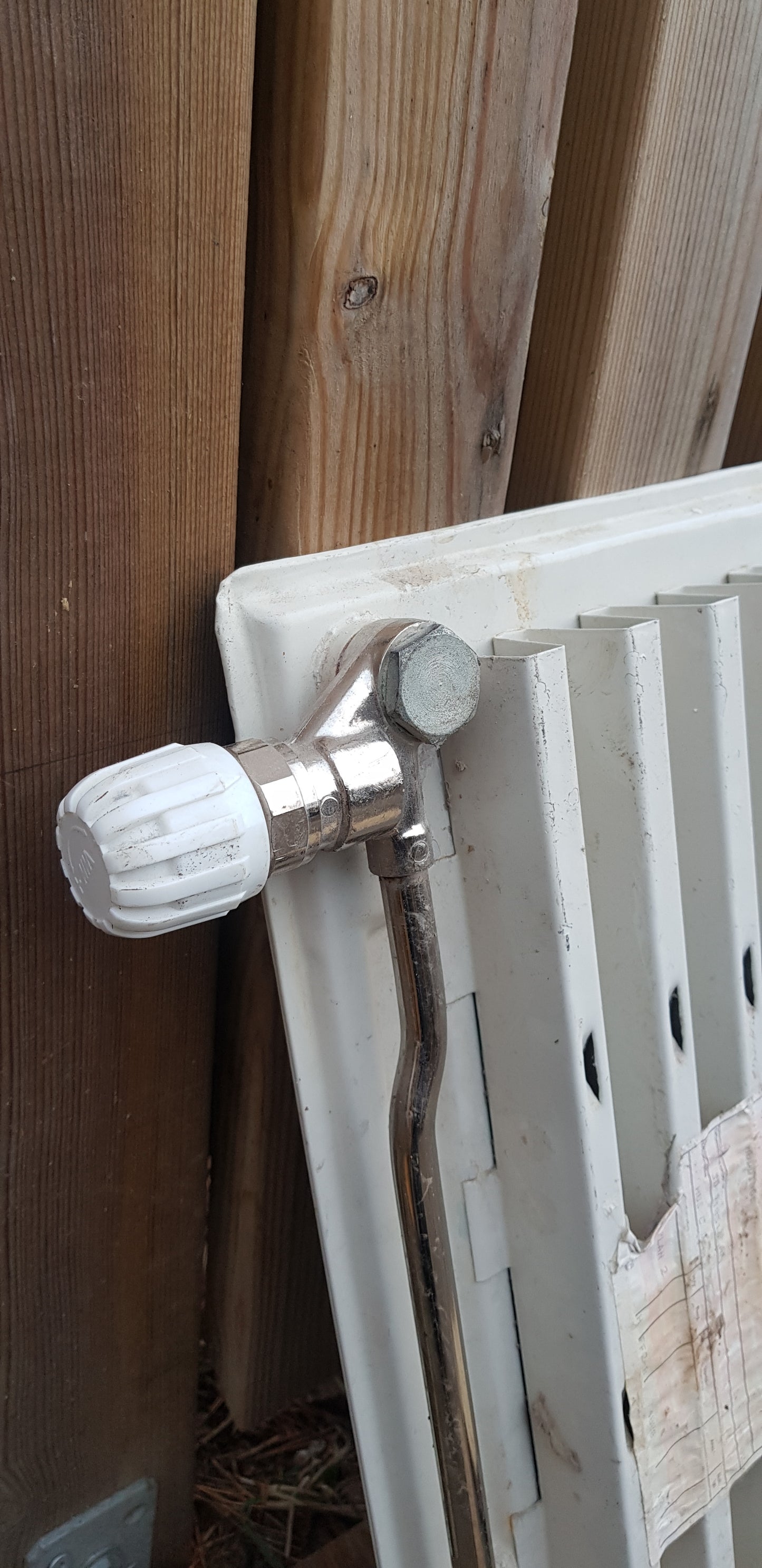 ARTIKELNUMMER 317 Äldre vattenburet Element med termostat Mått: Bredd 40 cm Höjd 40 cm tjocklek 4 cm Pris: 600 kr