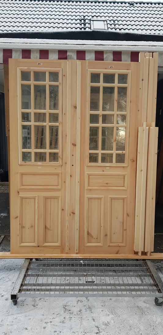  ARTIKELNUMMER 316 B Nytillverkade pardörrar med dubbelglas i gammal stil inkl karm
