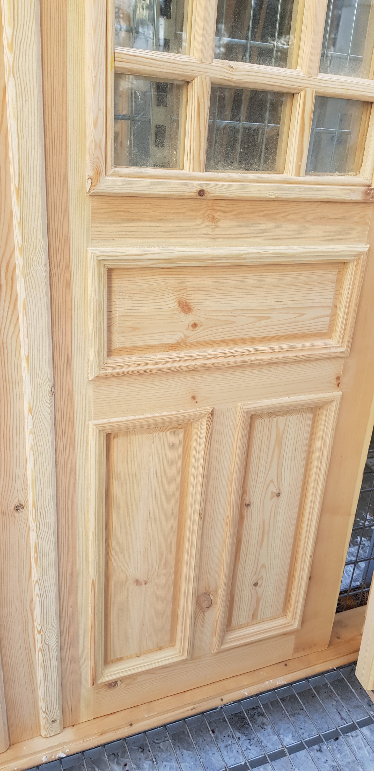 Art 33i Nytillverkade pardörrar i gammal stil inklusive karm dubbelglas med äkta spröjs speglar på både insidan och utsidan B140 cm H210 cm Pris: 17000 kr