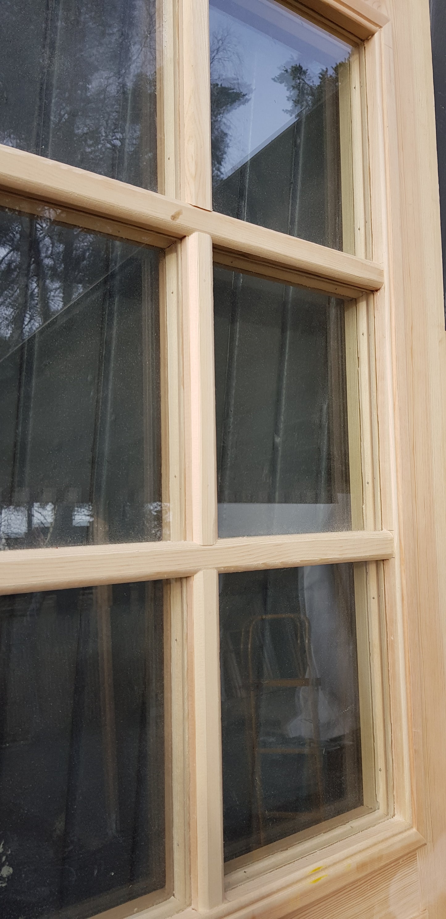 Art 33A Nytillverkade pardörrar i gammal stil inklusive karm. dubbelglas med äkta spröjs, speglar på både sidorna bredd 160 cm höjd 210 cm dörrblad tjocklek 4.5 cm pris: 17000 kr