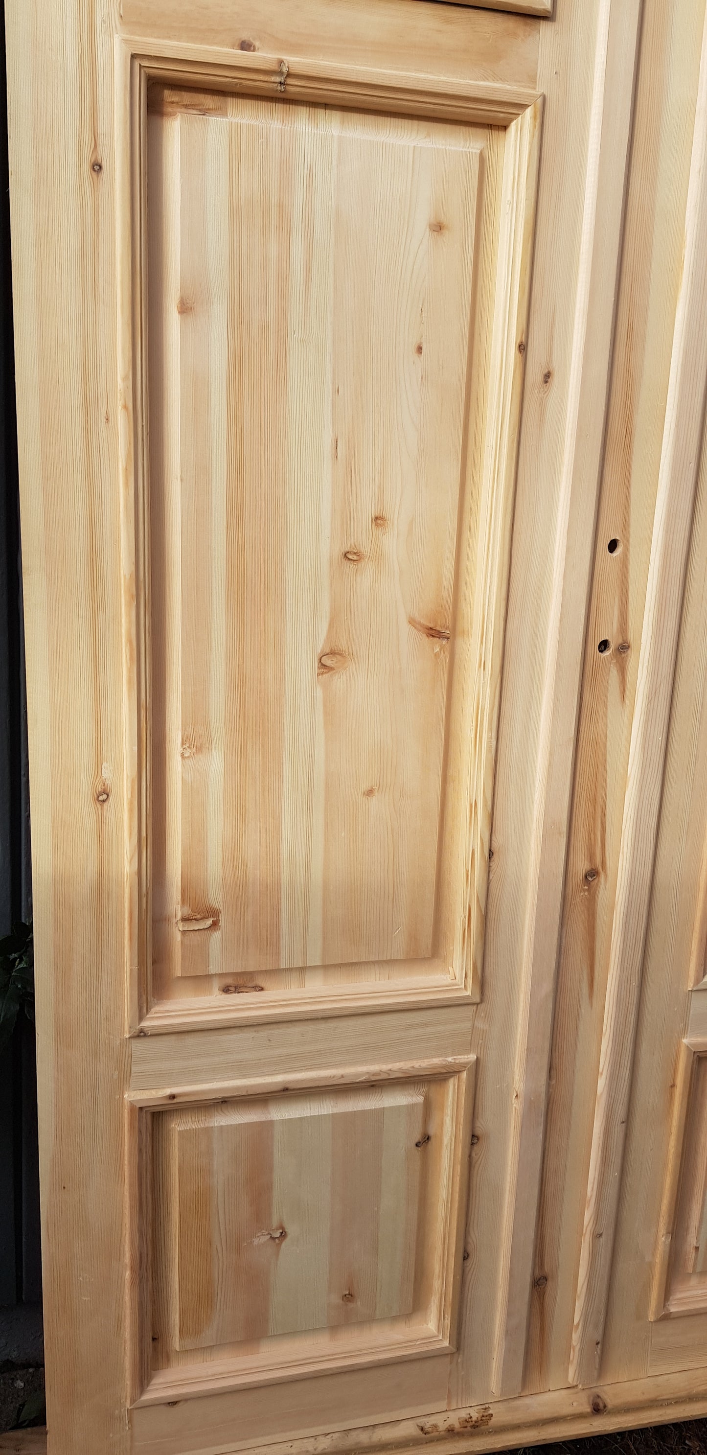 Art 33C Nytillverkade pardörrar med dubbelglas i gammal stil inkl karm yttermått: B 130 cm H 210 cm pris: 17000 kr