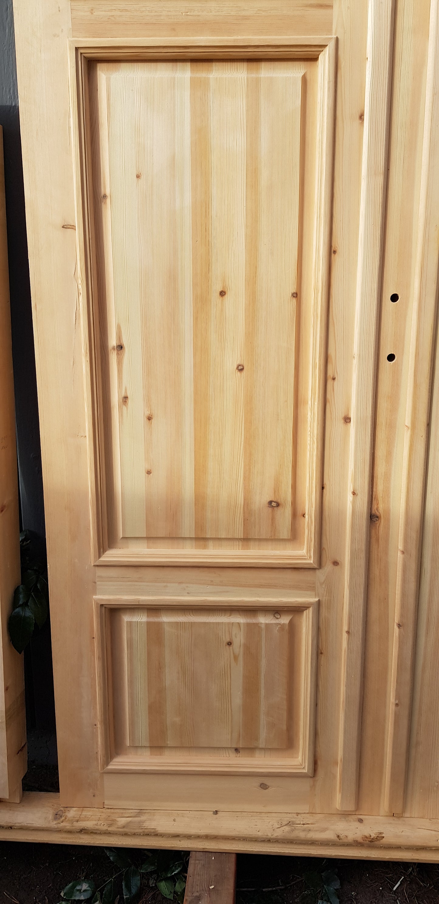 Art 33B Nytillverkade pardörrar med dubbelglas i gammal stil inkl karm yttermått: B 140 cm H 210 cm pris: 17000 kr