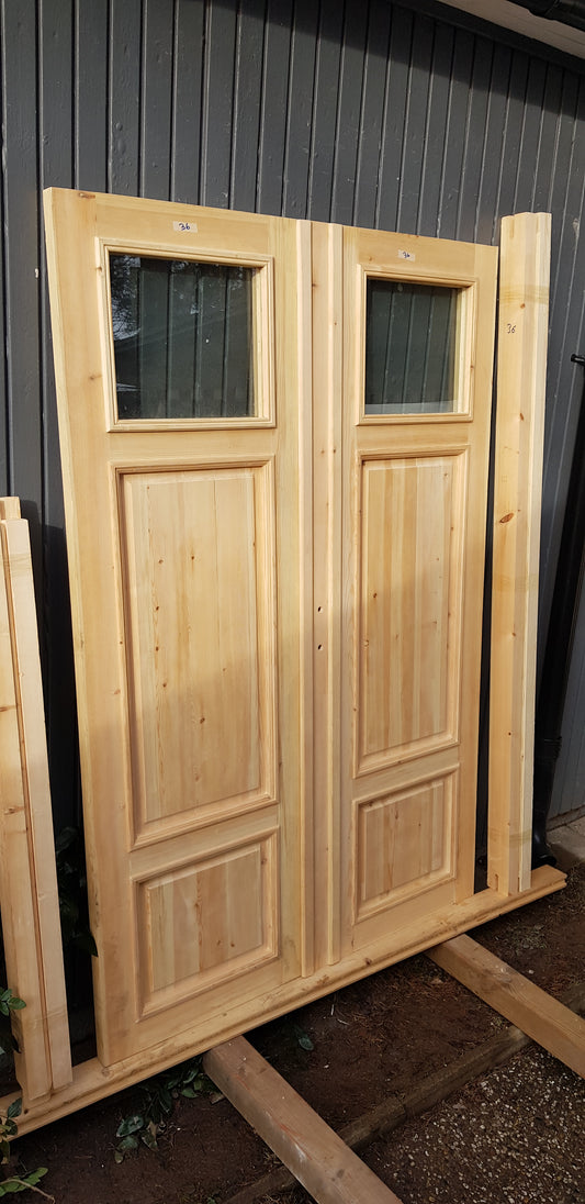 Art 33B Nytillverkade pardörrar med dubbelglas i gammal stil inkl karm yttermått: B 140 cm H 210 cm pris: 17000 kr