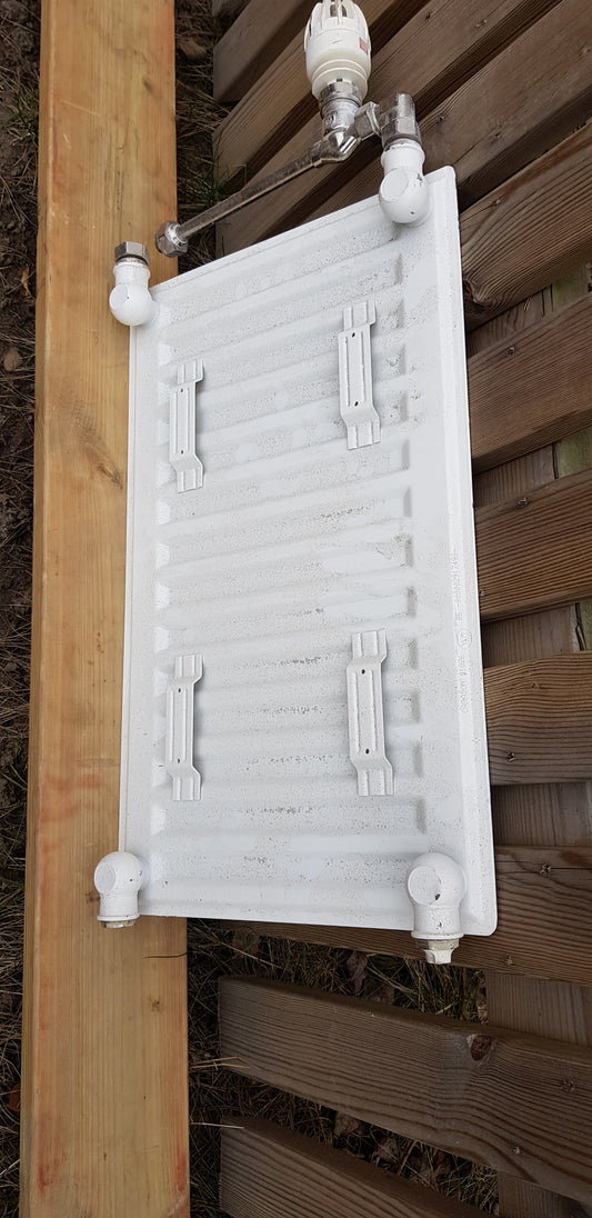 ARTIKELNUMMER 304 Gammalt fint element med termostat Mått: Bredd 50 cm Höjd 30 cm pris: 800kr ange nr 01