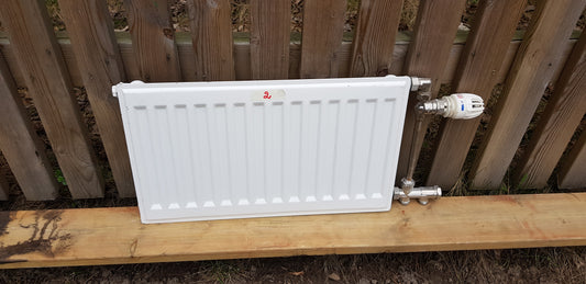 ARTIKELNUMMER 303 Gammalt fint element med termostat Mått: Bredd 50 cm Höjd 30 cm pris: 800kr ange nr 02