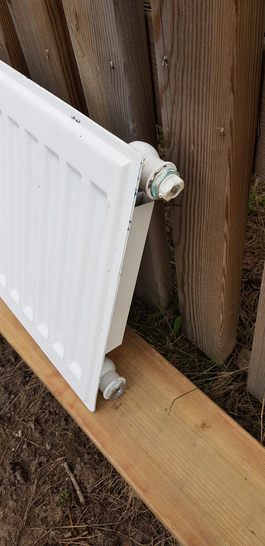 ARTIKELNUMMER 301 Gammalt fint element med termostat Mått: Bredd 50 cm Höjd 30 cm pris: 800kr ange nr 04