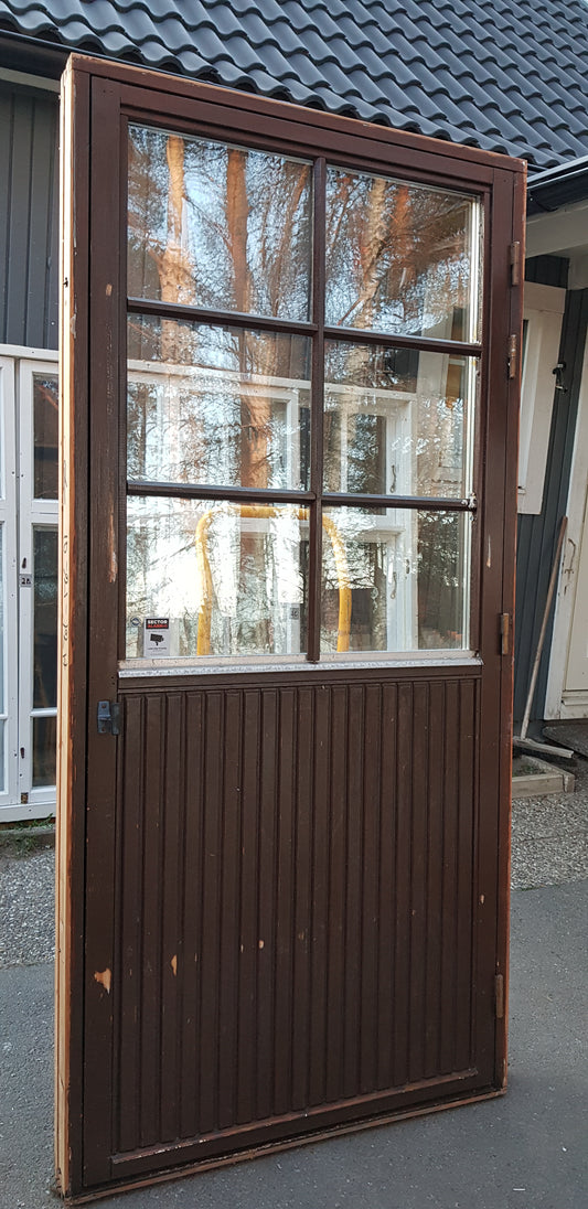 ARTIKELNUMMER 294 Fin tre glas altandörr komplett med karm, öppnas utåt Höger hängd BREDD 98.5 cm HÖJD 208 cm bröstning 100 cm pris : 4000 kr leverans inom stockholm för 500kr 