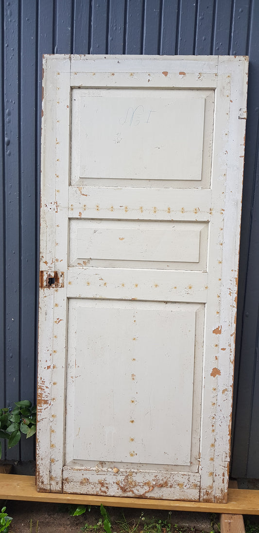 ARTIKELNUMMER 258 Fin äldre spegeldörr utan karm, öppnas utåt, vänsterhängd 