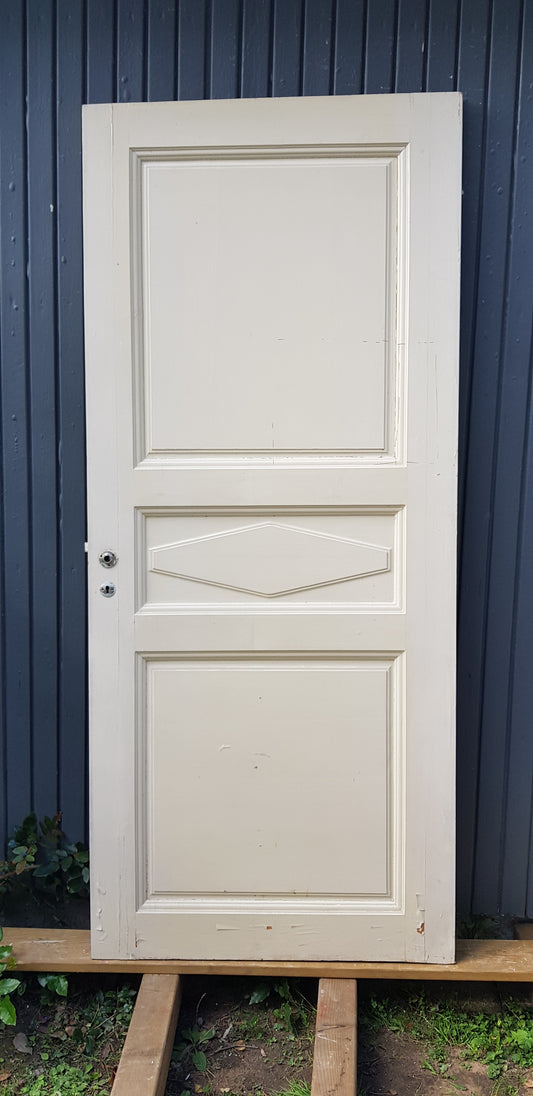 ARTIKELNUMMER 239 utan karm b91.5 h210. djup 4.5vänster. pris 2500kr