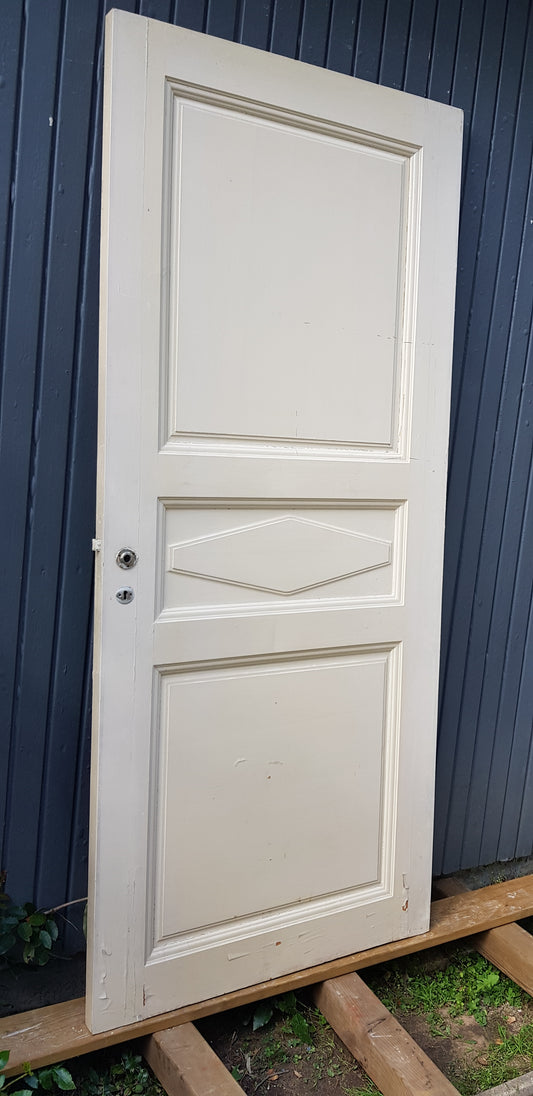 ARTIKELNUMMER 239 utan karm b91.5 h210. djup 4.5vänster. pris 2500kr