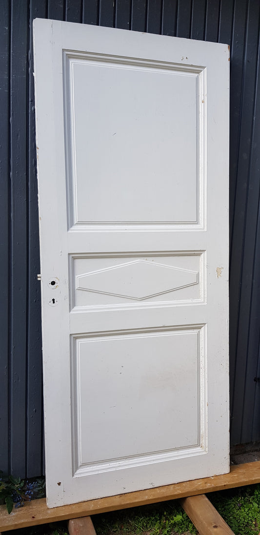 ARTIKELNUMMER 241 utan karm b91.5. h211. djup 4.5. vänster. 2500kr