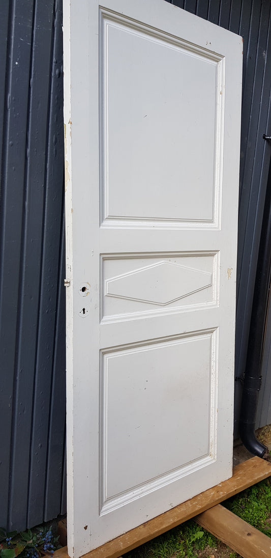 ARTIKELNUMMER 241 utan karm b91.5. h211. djup 4.5. vänster. 2500kr