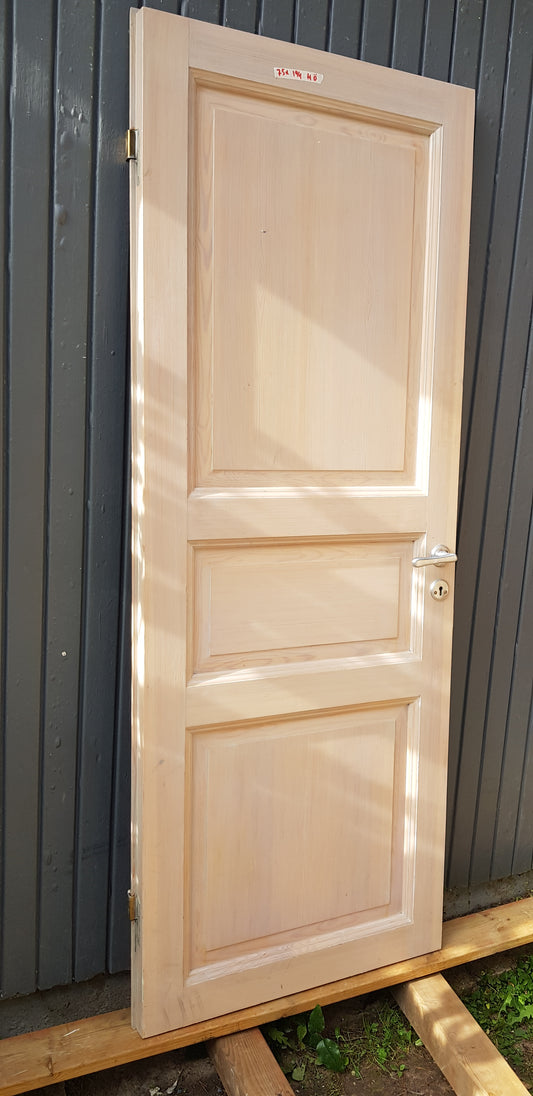 ARTIKELNUMMER 234 1st. b75. h194. höger utåt. 1500 kr utan karm