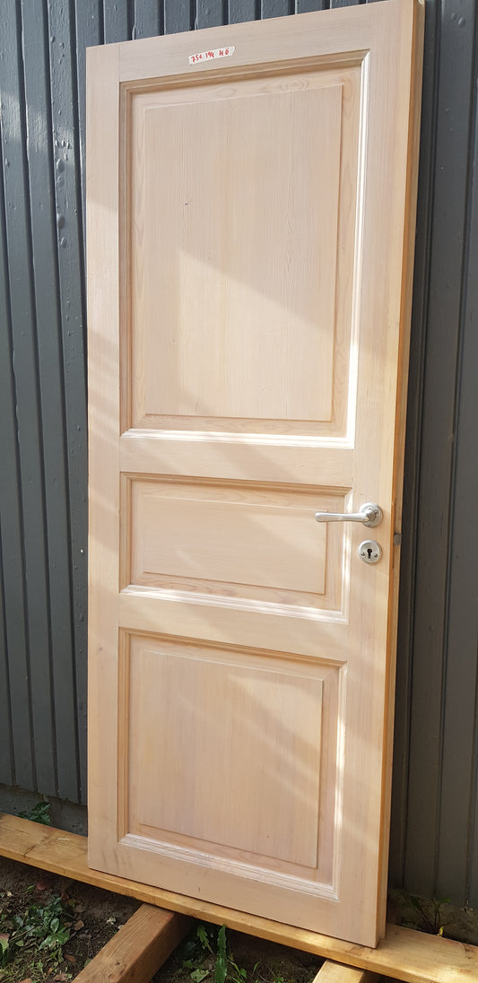 ARTIKELNUMMER 234 1st. b75. h194. höger utåt. 1500 kr utan karm