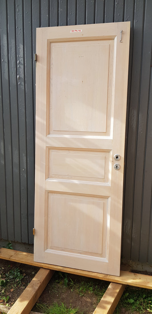 ARTIKELNUMMER 231 1st. b75. h194. vänster öppnas utan karm Pris: 1500 kr 