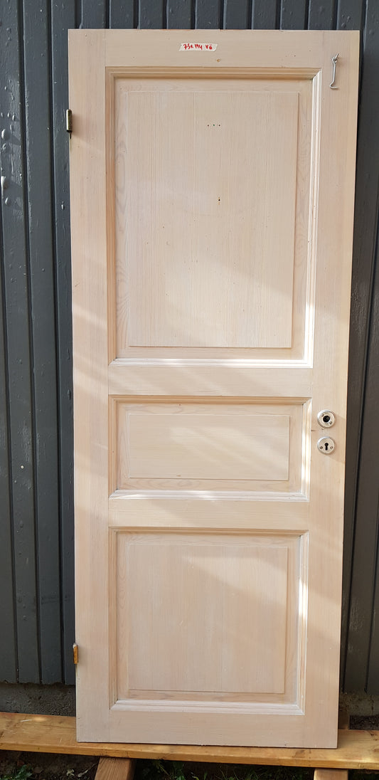 ARTIKELNUMMER 231 1st. b75. h194. vänster öppnas utan karm Pris: 1500 kr 