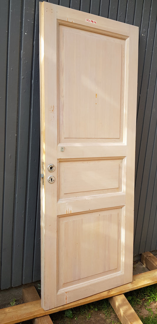 ARTIKELNUMMER 232 1st. b75. h194. vänster. utåt. 1500 kr utan karm