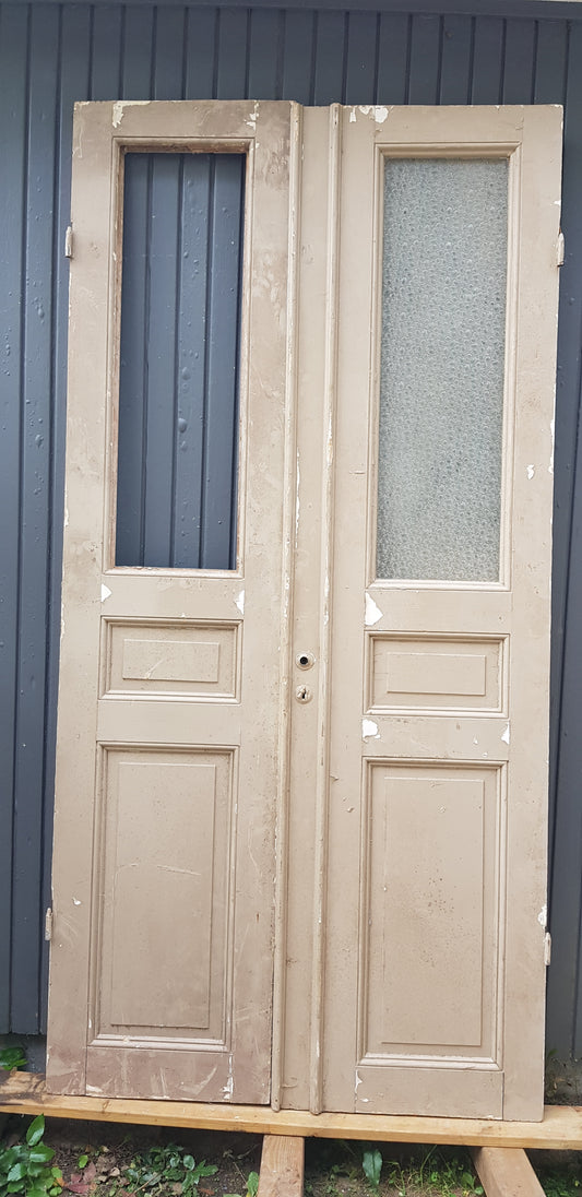 ARTIKELNUMMER 228 Härlig och fin Antik pardörr komplett med nytillverkad karm