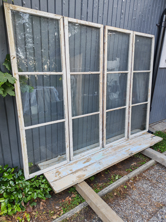 ART 03H 4st B52 H157 D3 PRIS 1300 KR ST MUNBLÅST GLAS