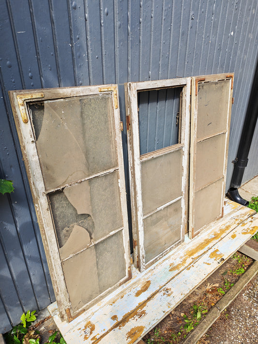 ART 04K 6ST  B47   H122  D2,5    PRIS 500 KR PER ST 1 HEL 5 TRASIGA GLAS