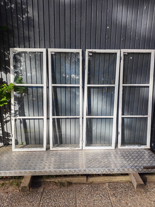 ART 24C 4ST B52 H155 D3 MUNBLÅST GLAS PRIS 1150 KR PER ST EN RUTA TRASIG