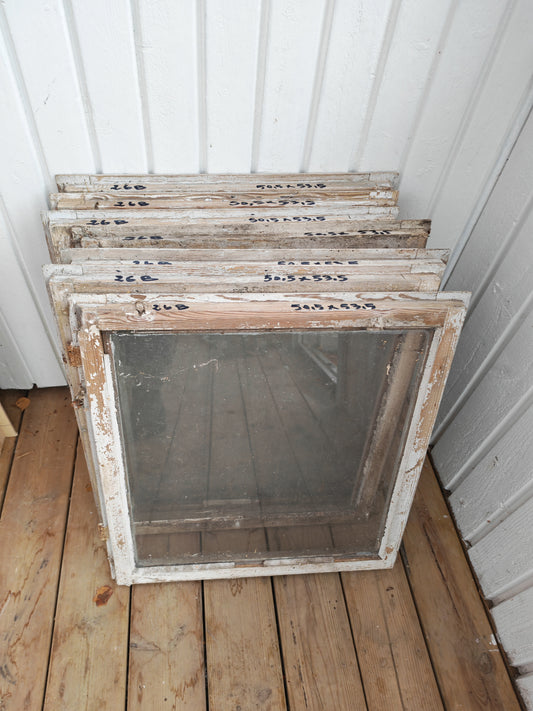 ART 26B 7ST B50,5H53,5 D3 GAMALT GLAS 700 KR PER ST (6ST HELA 1ST BEHÖ BYTA GLAS)