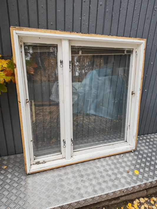 420A B120 H120 D13 BEHÖVER BYTA GLAS PÅ LILLA RUTAN PRIS 1500KR