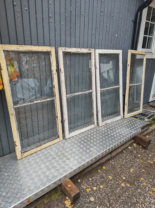 ART 3B  4ST B62 H122 D2,5 MUNBLÅST0 GLAS 1250 KR PER ST