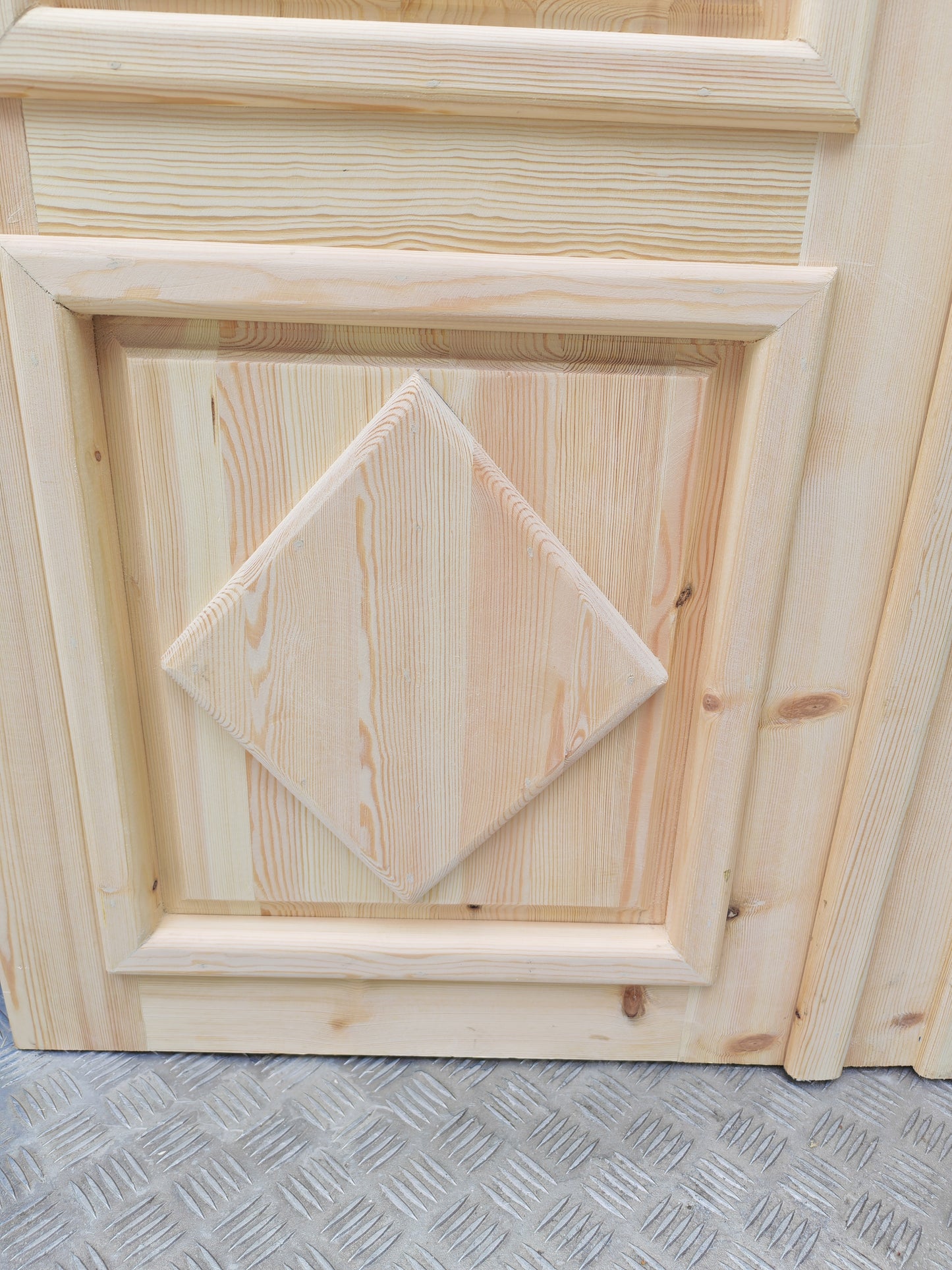 ART 08B B130 H210 ÖPPNAS UTÅT LÅSKISTA PÅ HÖGER DÖRRBLADPRIS : 18500 KR