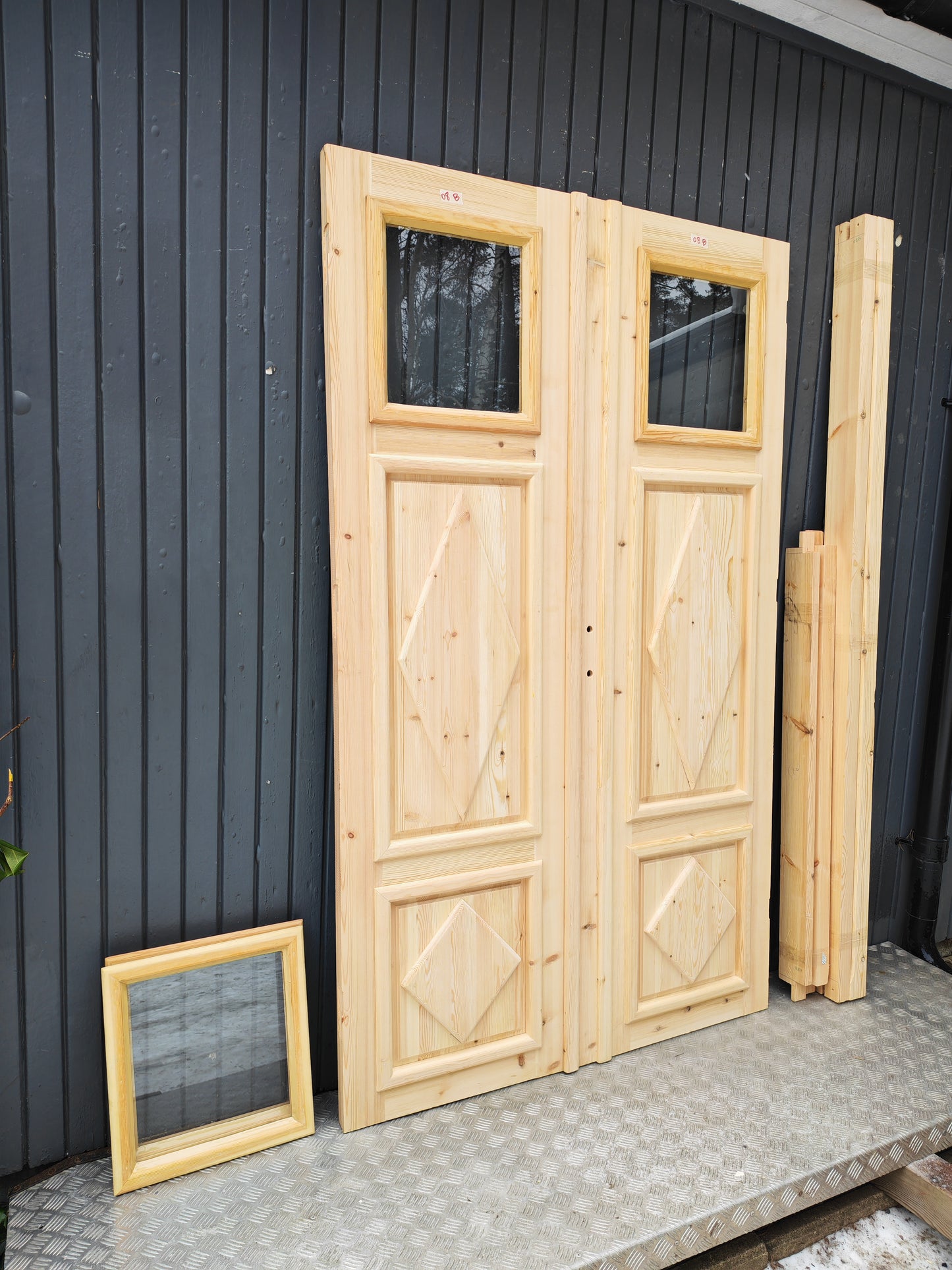 ART 08B B130 H210 ÖPPNAS UTÅT LÅSKISTA PÅ HÖGER DÖRRBLADPRIS : 18500 KR