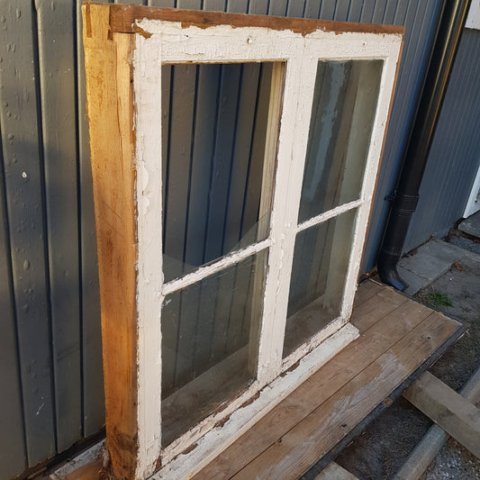 256C  B103 h106 d10.5 munblåst 3000kr