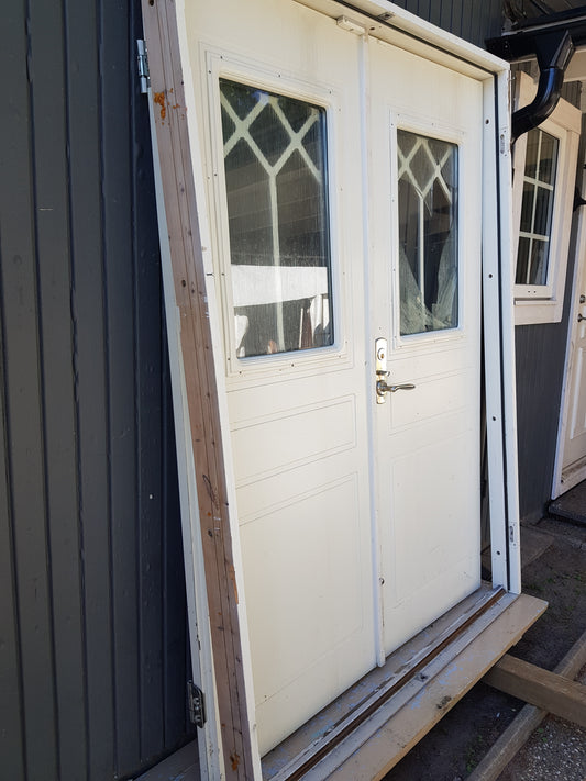 ART 613 B148. H207 d10.5 pris 9000 en glas bytas