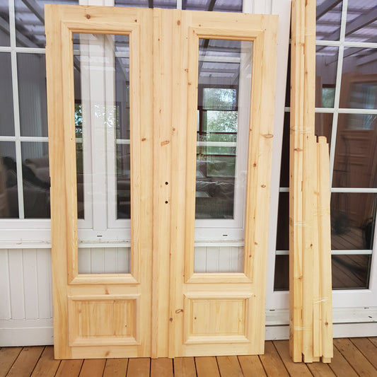 ART 655 Nytillverkad pardörr i gammal stil Mått B130 x H200 cm Öppnas utåt Handtag på höger sida Pris 15000 kr Tillkommer 1000 kr för gångjärn och låskista