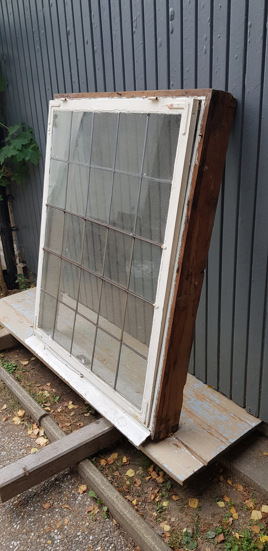 ART 690 B 106.5 H 130 D 13.5 PRIS 3000 KR