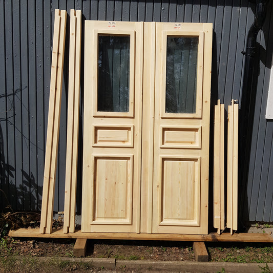 ART 476 Nytillverkad pardörr i gammal stil Mått B130 x H210 cm Öppnas utåt Handtag på höger sida Pris 15000 kr Tillkommer 1000 kr för gångjärn och låskista