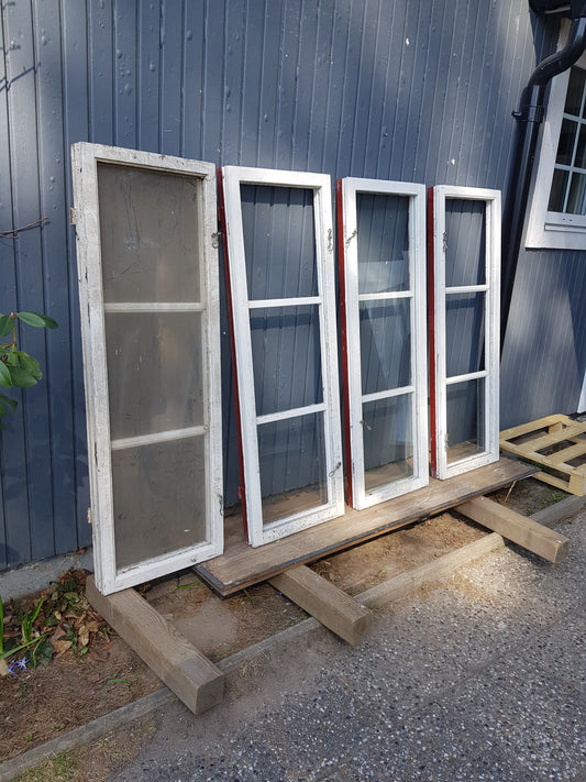 Art 01X 3st B46.5 H137.5 D6.5 kopplade 900 st äkta spröjs några rutor är trasiga.