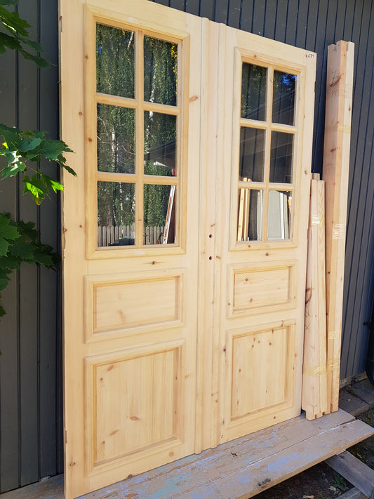 ART 689 Nytillverkad pardörr i gammal stil  Mått B140 x H210 cm Öppnas utåt Handtag på höger sida Pris 15000 kr  Tillkommer 1000 kr för gångjärn och låskista