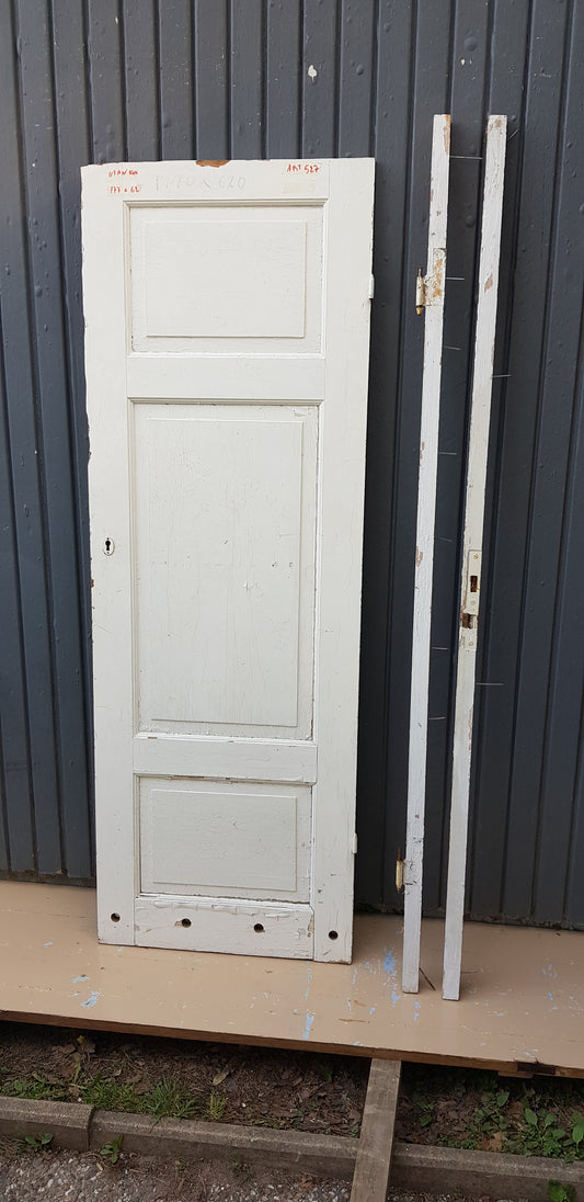 ARTIKELNUMMER 527 Fin Spegeldörr med karm ,högerhängd Mått med karm: H 185 B 70 Mått utan karm: H 177 B 62 Pris: 1500 kr