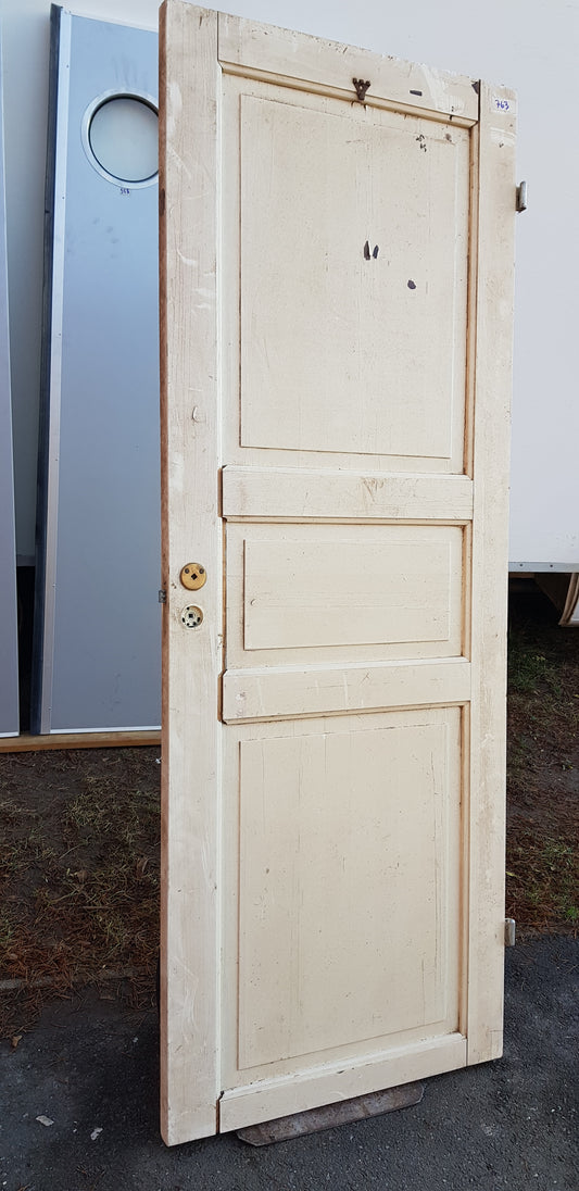 ART 763 B 74 H 200 D 4 PRIS 1500 KR HÖGER