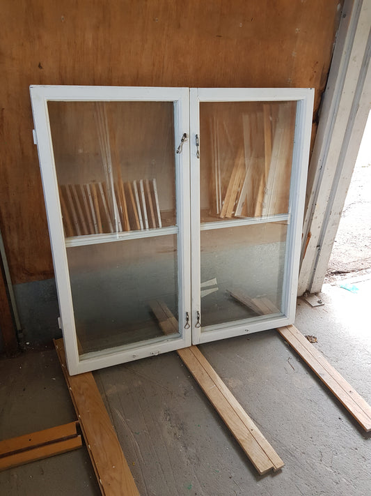 Art 852E 2st gamla fönster utan karm b 53.5 h107 1000kr st (Borlänge)