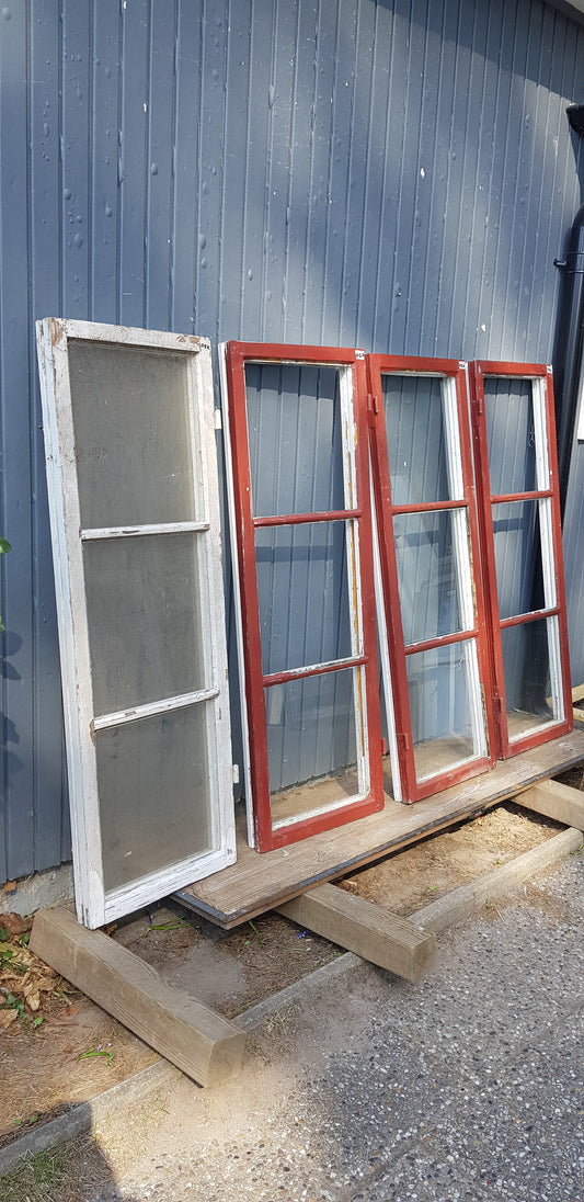 Art 01X 3st B46.5 H137.5 D6.5 kopplade 900 st äkta spröjs några rutor är trasiga.