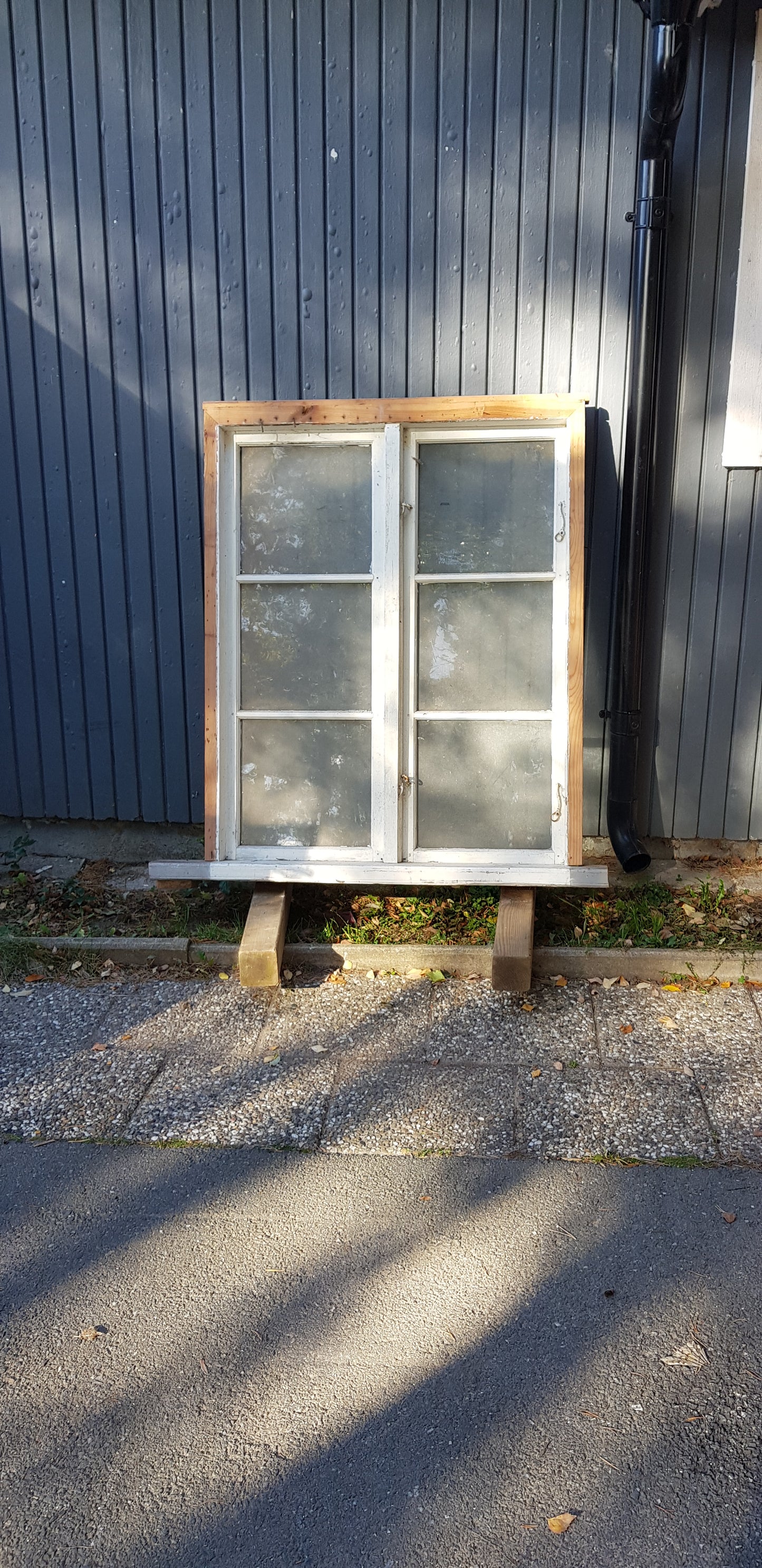 ARTIKELNUMMER 185  b104 h130. enkel glas med äkta spröjs. pris 2500kr