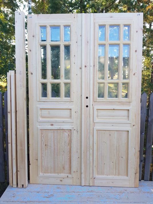 ART 672 Nytillverkad pardörr i gammal stil  Mått B140 x H210 cm Öppnas utåt Handtag på höger sida Pris 15000 kr  Tillkommer 1000 kr för gångjärn och låskista